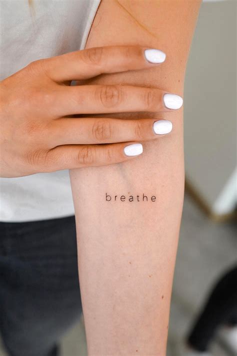 tatuajes de letras con fondo|letras para tatuajes elegantes.